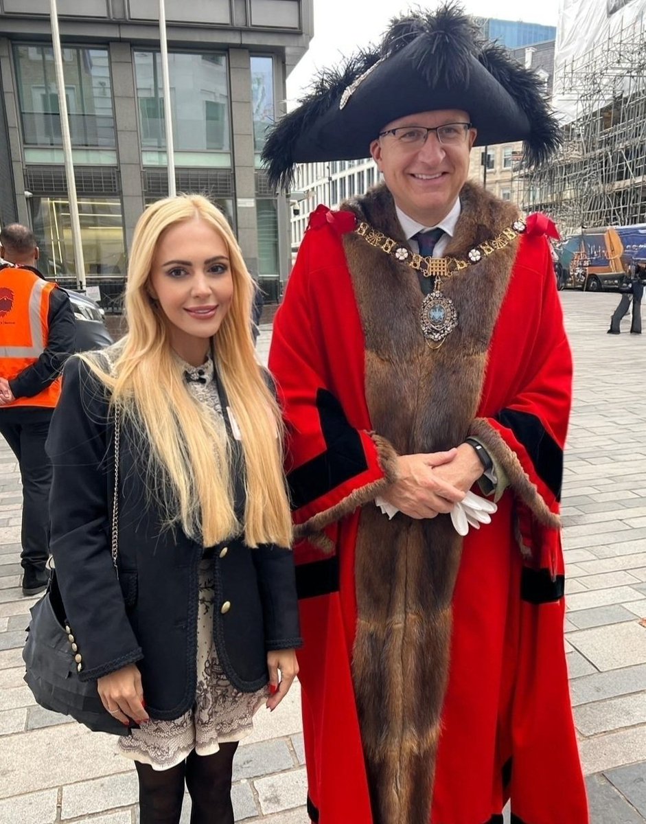 amgalojan's tweet photo. With The Rt Hon. The Lord Mayor of London, Alastair John Naisbitt King DL @citylordmayor, today at the timeless Sheep Drive. 🐑🇬🇧✨ @CityofLondon #sheepdrive #LondonTraditions” https://t.co/7xrczJq02P
