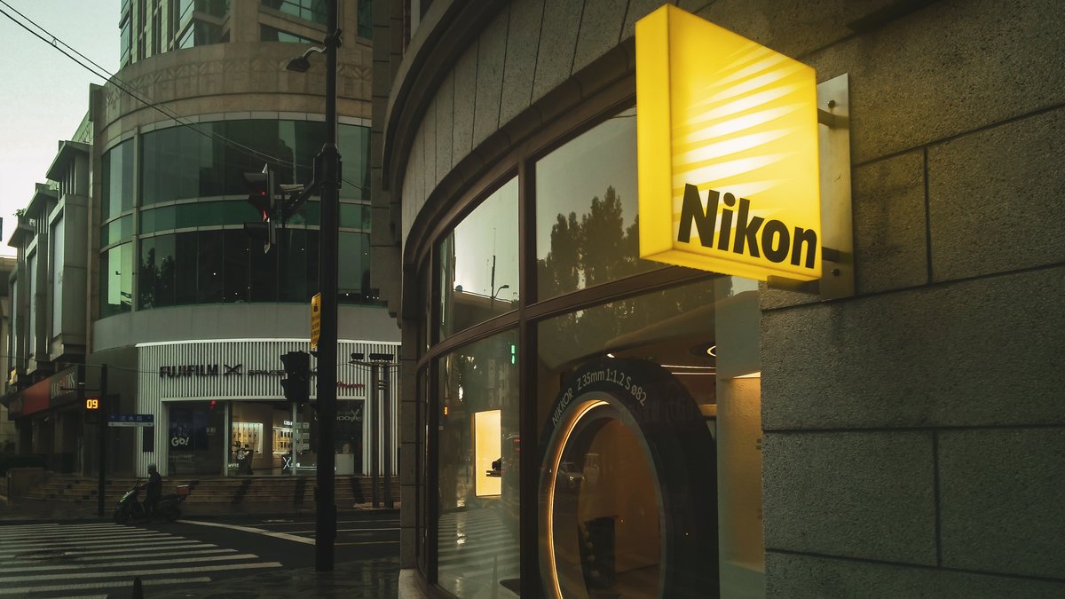 PHOTOWALK_sh's tweet image. ZRの実機を見に行ってきました。
#StreetPhotography #StreetSnap #CameraLovers #Nikon #Fujifilm #UrbanMood #写真好きな人と繋がりたい