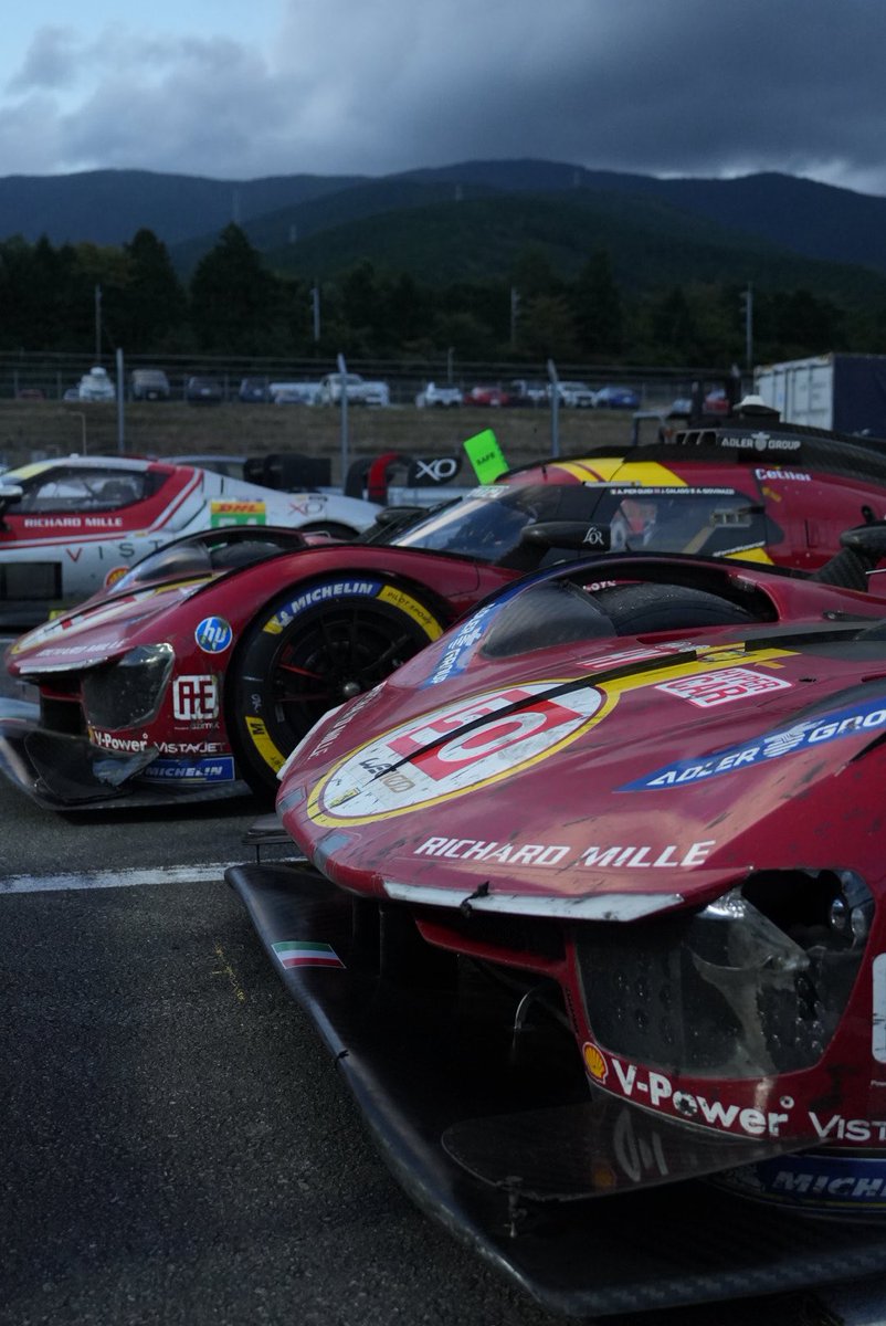 yuuu250's tweet photo. 戦闘が終わったフェラーリ
2台ともフロント破損してる💦
綺麗なマシンもいいけど、戦い終わったマシンかっこよすぎる
#富士スピードウェイ #フェラーリ #wec
#WEC富士 #wecjp #50号車 #51号車 #レース後　#fuji https://t.co/7kKaYaK22Z