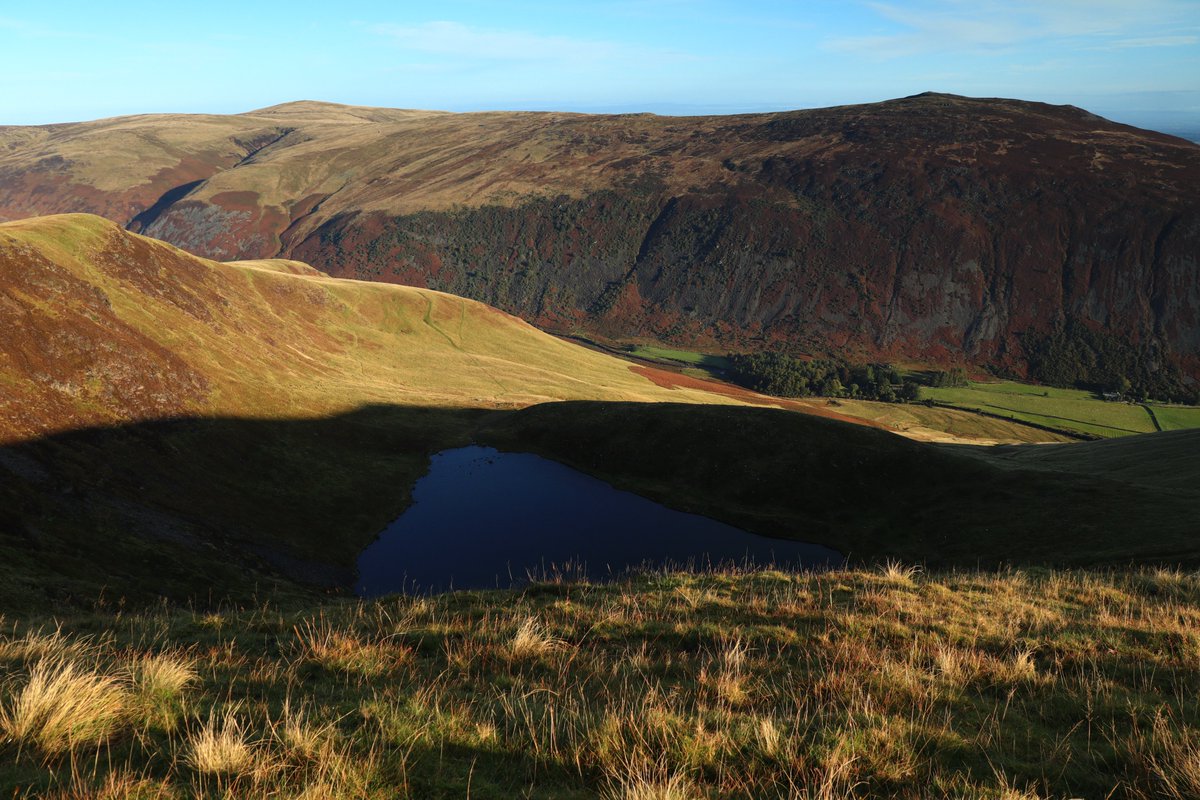 Then on with the walk - Bowscale Fell, Bannerdale Crags and Souther Fell. Got back down before it got too busy, what a lovely Autumn day.
