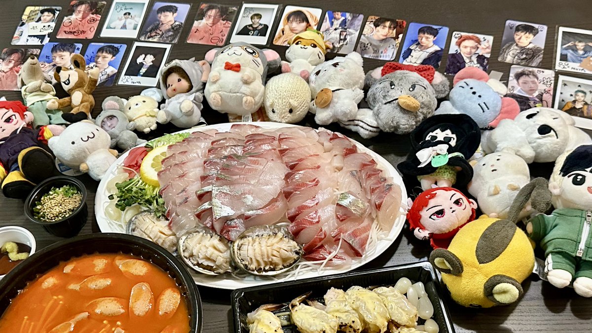 P1HDeul's tweet photo. Let's 쥐놀 쥐체험 🪤....🐀

1. 정정가서 딤섬 먹기 2. 몽블랑 시식 후 평가하기
3. 흑점줄전갱이, 직화갈릭새우초밥 먹기
4. 3년전에 지웅이는 실패한 피자 가루쿡 성공하기 https://t.co/mY9oT6BJcw