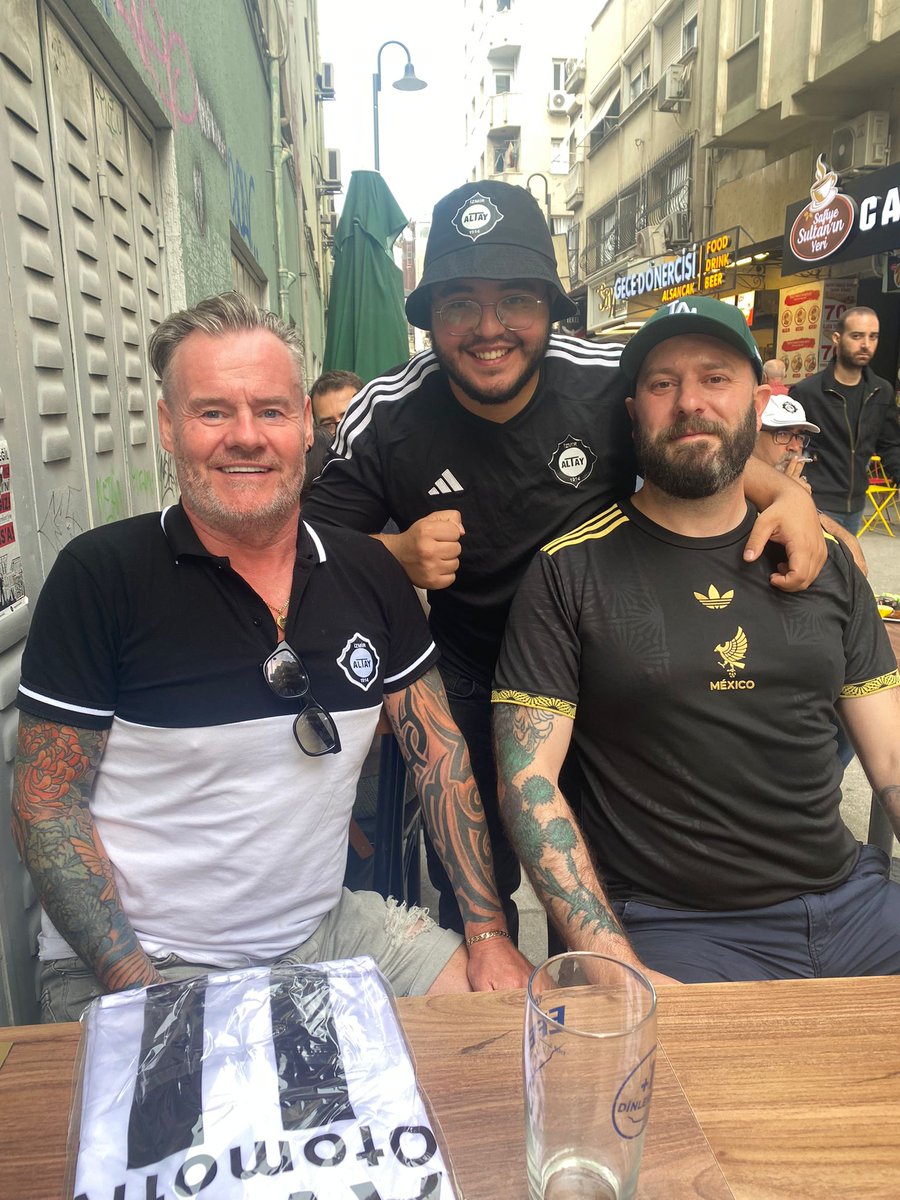 İskoçyadan gelen misafirlerim ile Eskişehir maçı öncesi hatıra fotoğrafı çekildik 
İskoçyalı Altaylılar loding ⌛