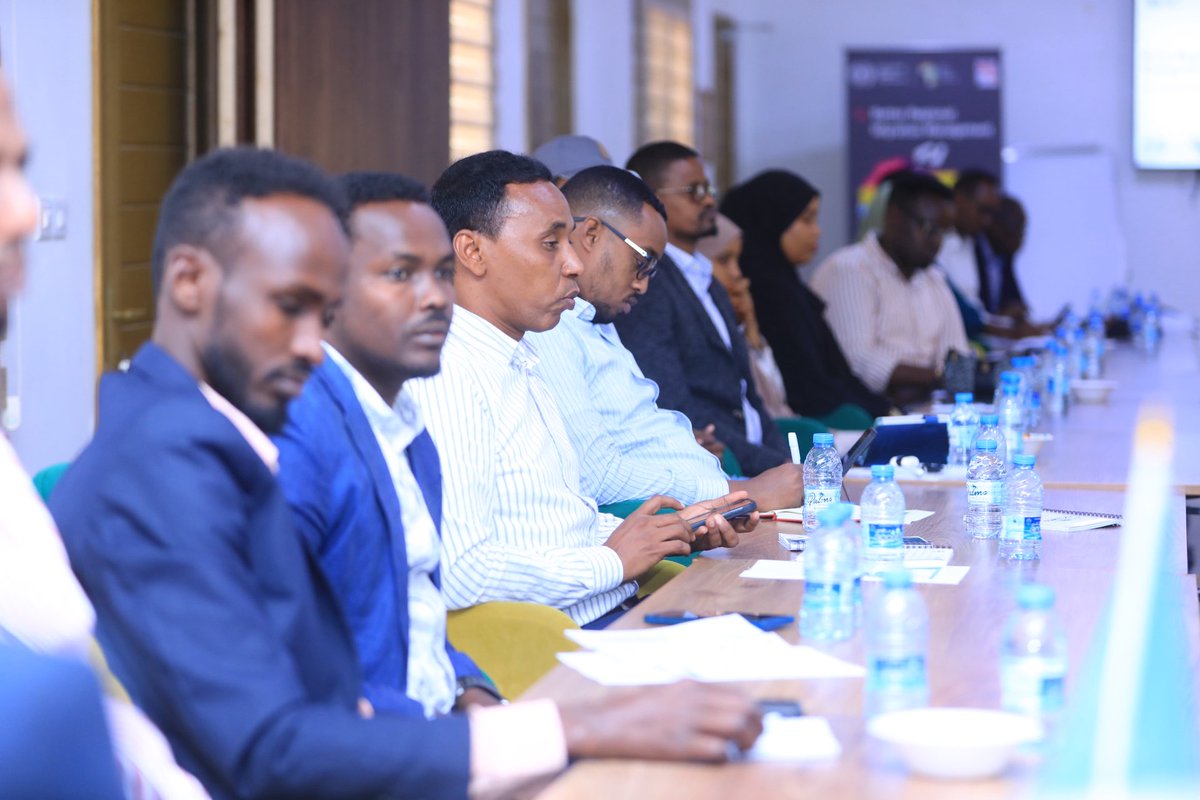 Yusuf_Wadani's tweet photo. Officially opened the 5th Technical Working Group meeting on Labour Migration in #Mogadishu, where key ministries and social partners reviewed progress on labour migration governance and discussed the upcoming Labour Force & Migration Survey.
#LaborMigration #Somalia https://t.co/9Ap6sQKMzD