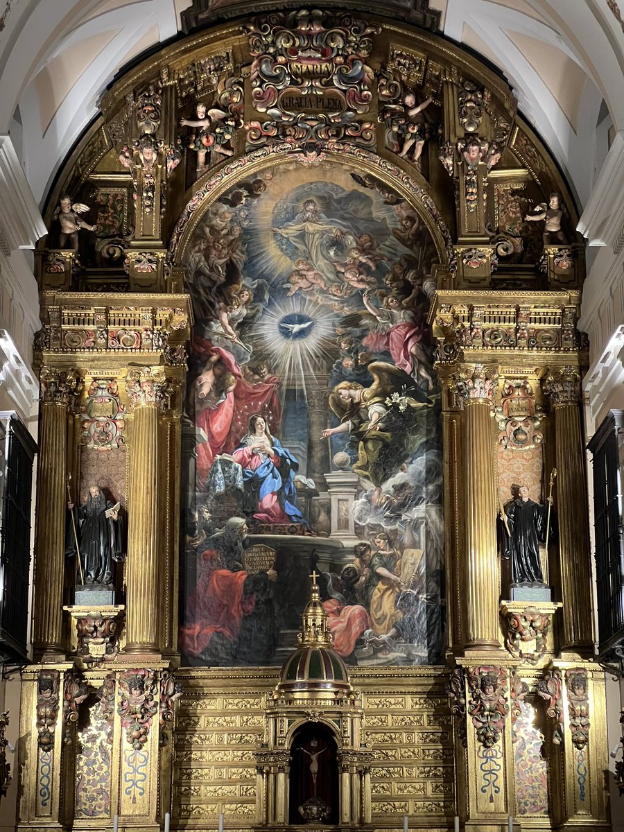 Hoy he conocido el convento de San Plácido, en el corazón de Malasaña. Su iglesia conserva la colección de pinturas más sobresalientes del madrileño Claudio Coello.

Para muestra, su colosal retablo mayor barroco, una auténtica maravilla del siglo XVII

El Madrid más puro.