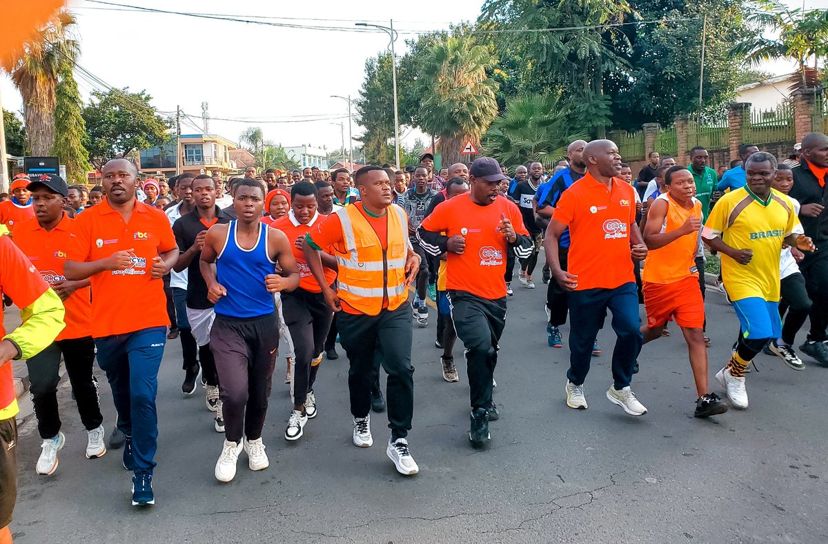 RubavuDistrict's tweet photo. Mu gitondo cy'uyu munsi, muri @RubavuDistrict hizihirijwe Umunsi Mpuzamahanga wo kurwanya indwara z’umutima. 
Insanganyamatsiko iragira iti: “Bungabunga ubuzima bw’umutima wawe.” aho @RBCRwanda yifatanyije n’abaturage bo mu murenge wa Gisenyi na Rubavu muri siporo rusange. https://t.co/0ipNQCxvsR