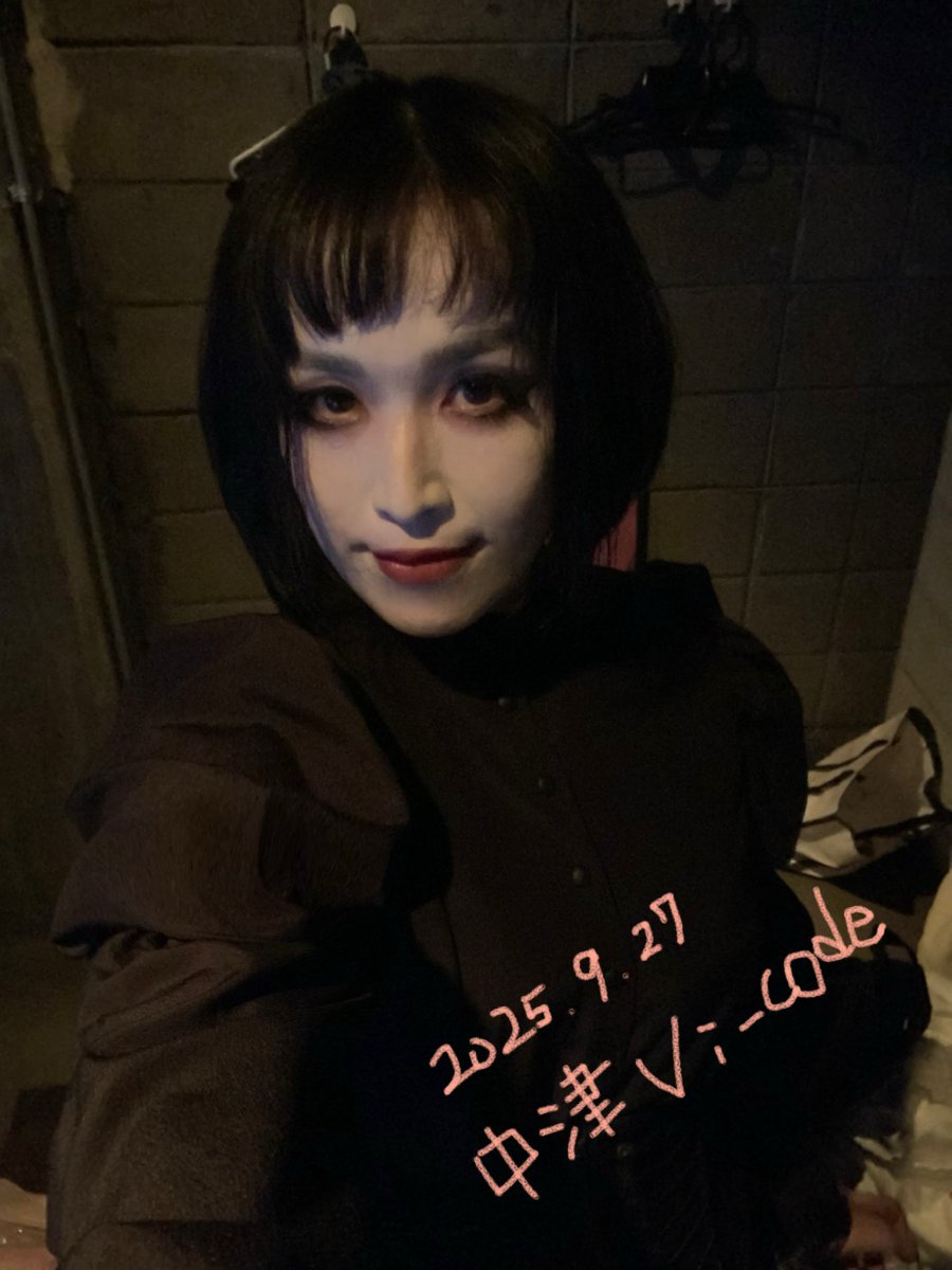 15kanaeRem's tweet photo. 中津Vi-code、心斎橋soma、ありがとうございました✴︎✴︎✴︎
楽しかったかね？？？？

Na+Hのお衣装、昨日は1st Ver.、今日は2nd ver.でしたよ。

本日初お披露目の2ndは、お袖のヒラヒラとアシンメトリーのスカートが超良いの。 https://t.co/CqdT9mwdxb
