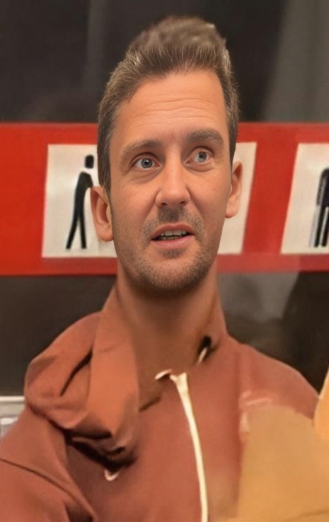 ‼️📢 MÁXIMA DIFUSIÓN 🇪🇸

Este es el energúmeno lazi que vejó y acosó a una anciana en el metro de Barcelona, por ser "española".

🔄 Que su rostro circule en todas las redes, para que la Policía logre localizarlo. GRACIAS.