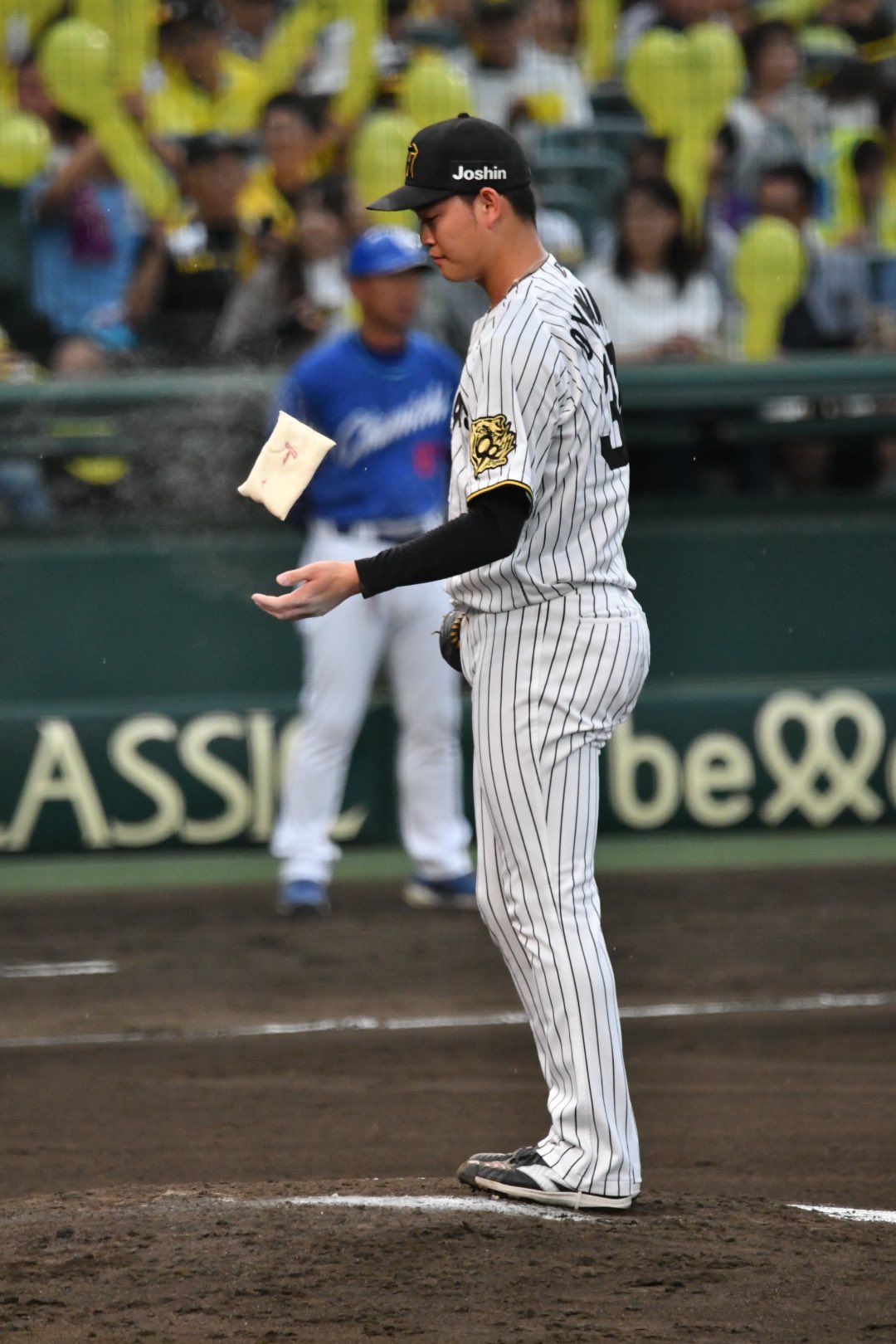 阪神タイガース 及川雅貴ホームユニフォームＯサイズ ☆中古美品 阪神タイガース 及川雅貴投手 レプリカユニフォーム