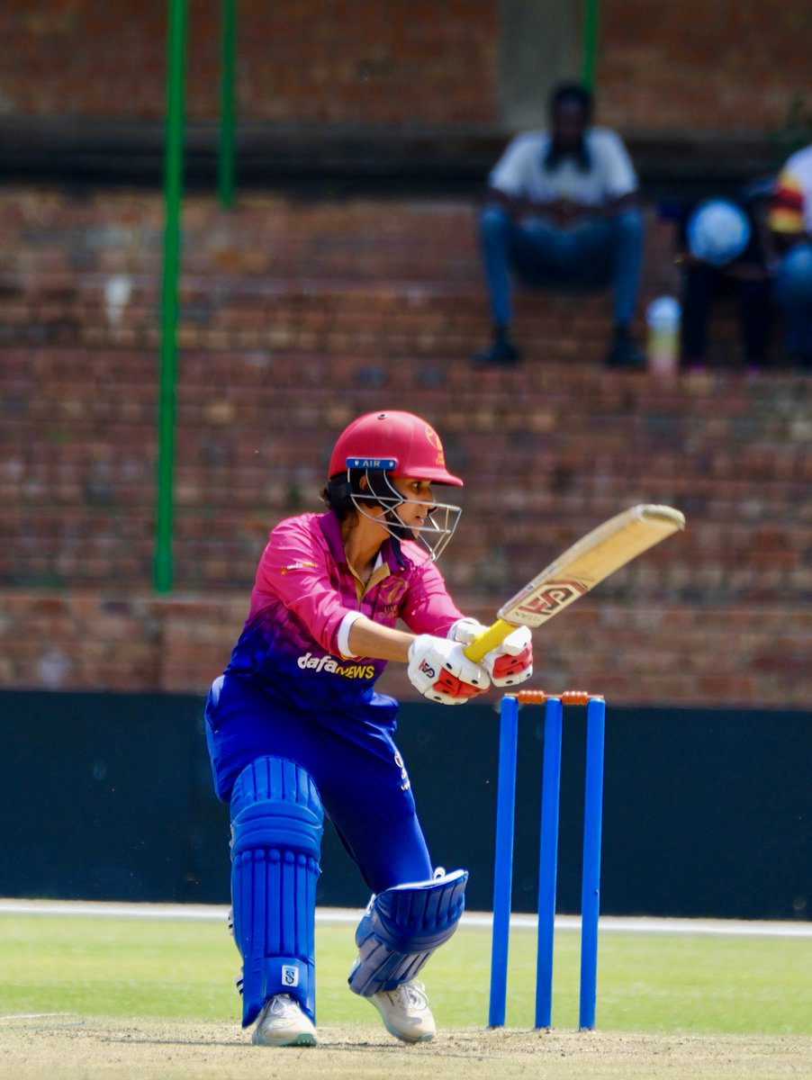 Second Women's ODI Bulawayo: Zimbabwe beat UAE by 6 wickets
Scores in brief:
UAE: 160 all out, 40.5 overs (Heena Hotchandani 34, Theertha Satish 28; Loreen Tshuma 3-36, Tendai Makusha 2-12)
Zimbabwe 161/4, 40.2 overs (Kelis Ndhlovu 61, Modester Mupachikwa 52; Esha Oza 3-28)
Match