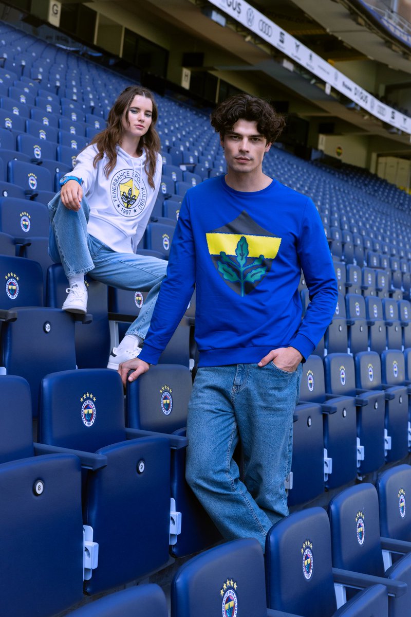 Omuz omuza, tek yürek! 🟡🔵

Bugün birliğin ve coşkunun günü! Kadıköy Cehennemine hazır mısın?

🔗 bit.ly/4nojxrQ

#KadıköyCehennemi #HaydiFener #Başlıyoruz