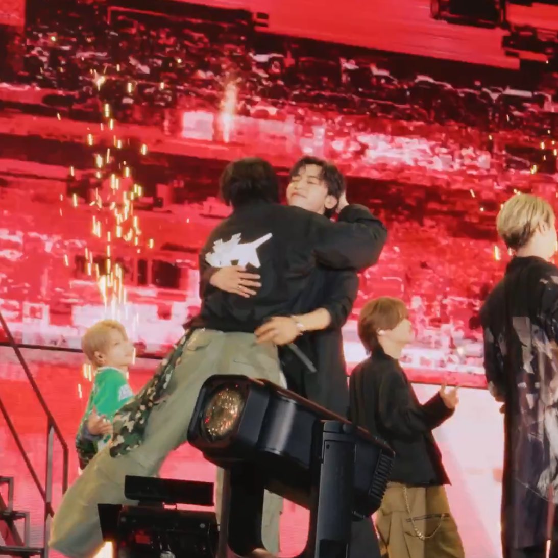 エイキくんとのハグある😭