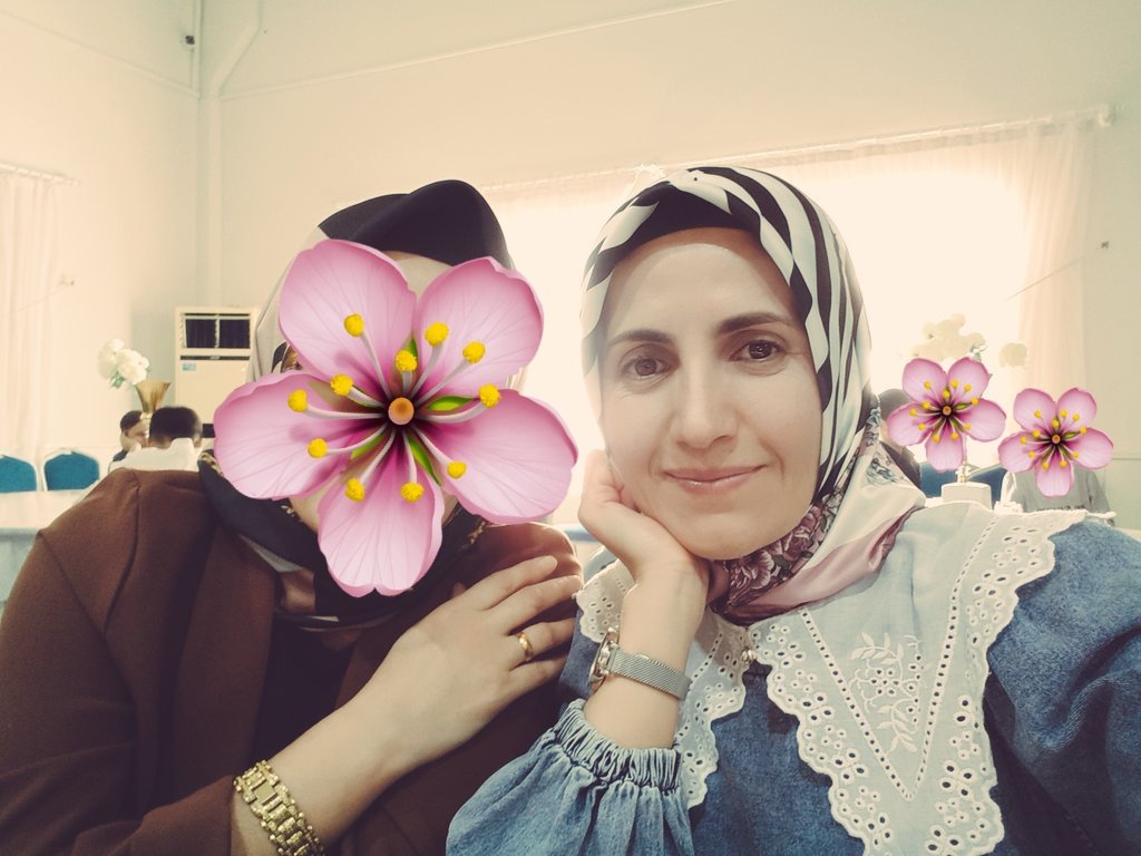 Kendimi ve bu huyunu seviyorum
İyi ki varım 
İlla güzel bir huyun vardır 
Ara bul onu ve yücelt kendini 💫