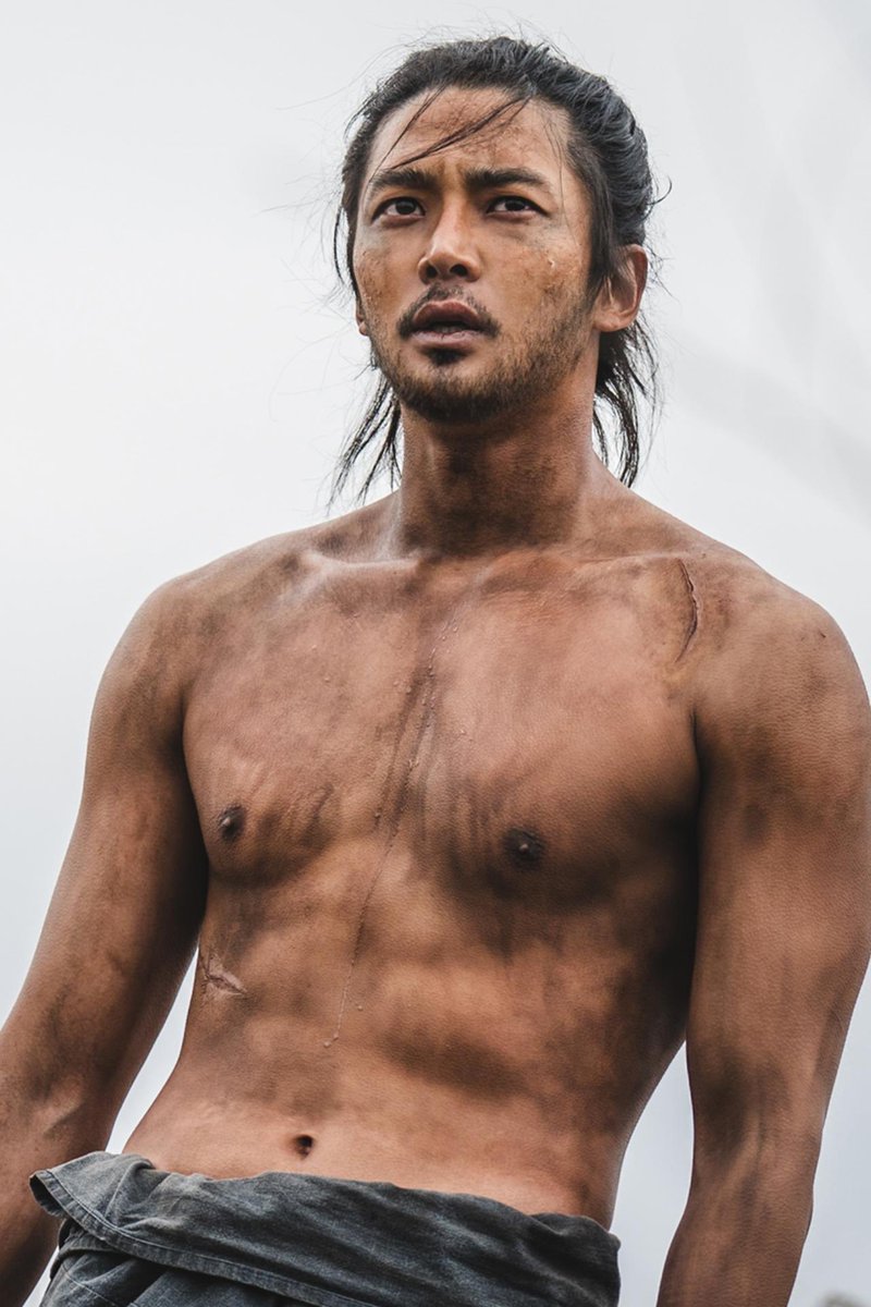 “ele ta feio”

o feio: