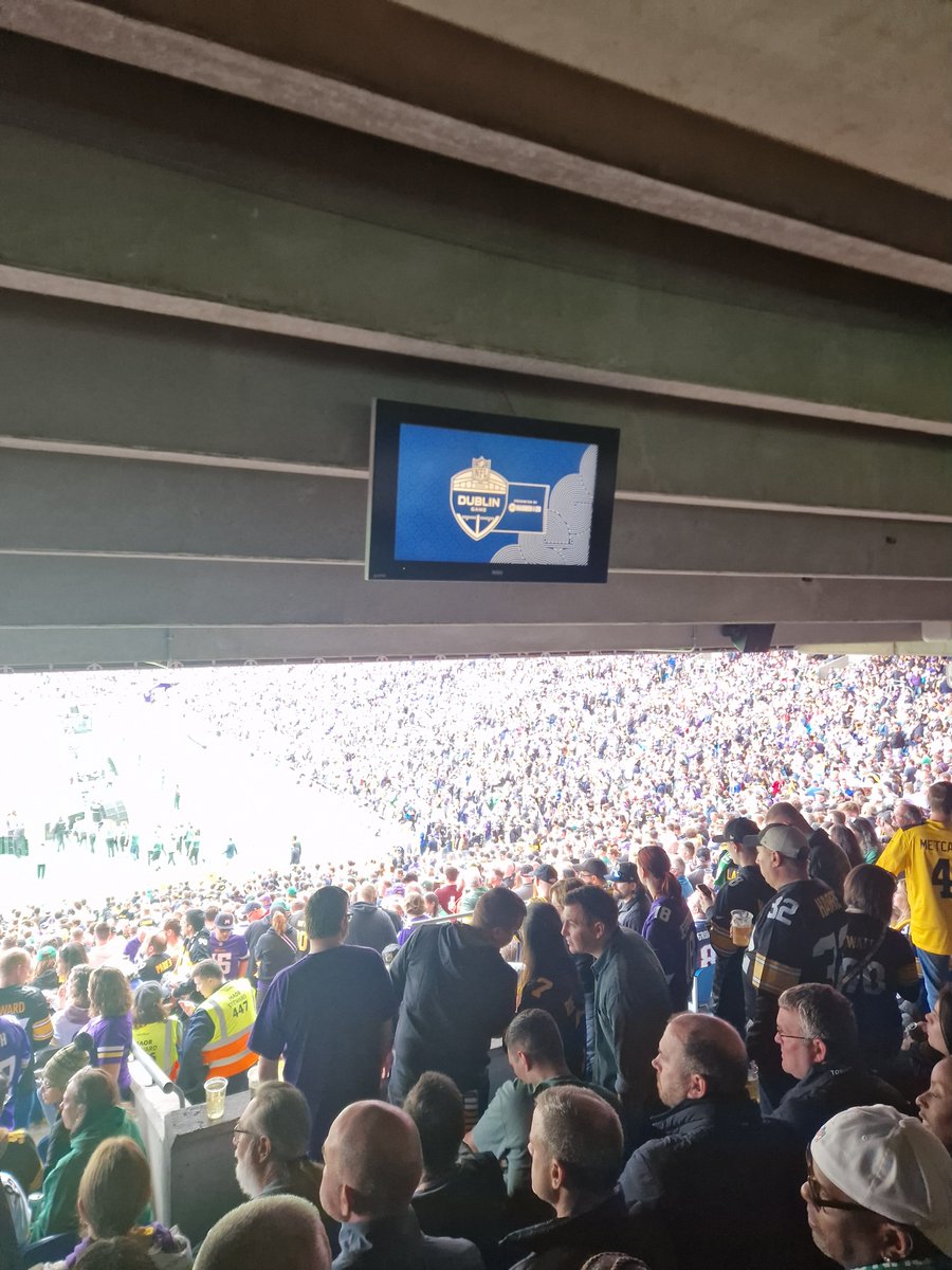 SeanBarron's tweet photo. @croke Oh nevermind that was 1 replay only @CrokePark #vikings #Steelers #nfl https://t.co/0dsk26wTOw