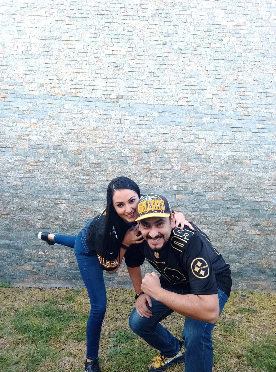 DavidMtzGil's tweet photo. #NflEnVix #HereWeGo #Steelers #SteelersNation https://t.co/VKwF9VMlPS