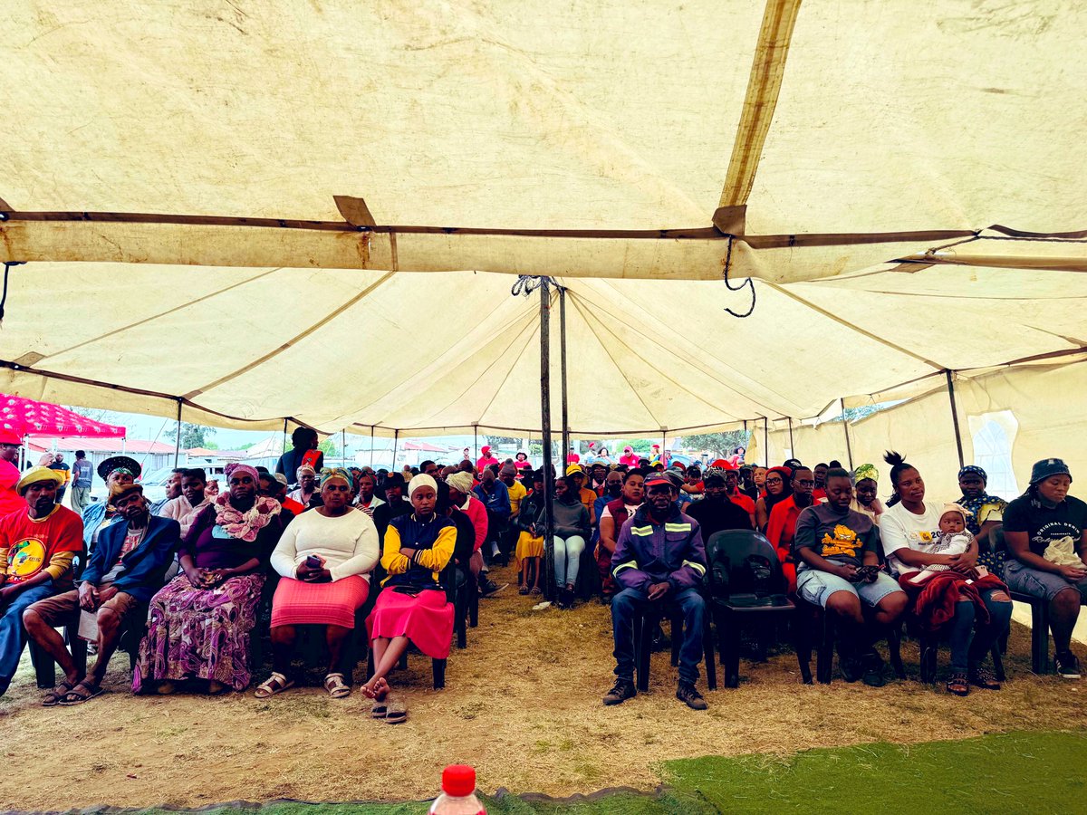 ♦️In Pictures♦️

Members of the Central Command Team led by Commissar Sam Matiase and Provincial Chairperson Commissar Collen Sedibe, addressing the community meeting to introduce a ward councillor candidate to the residents of ward 26 in Emalahleni municipality ahead of