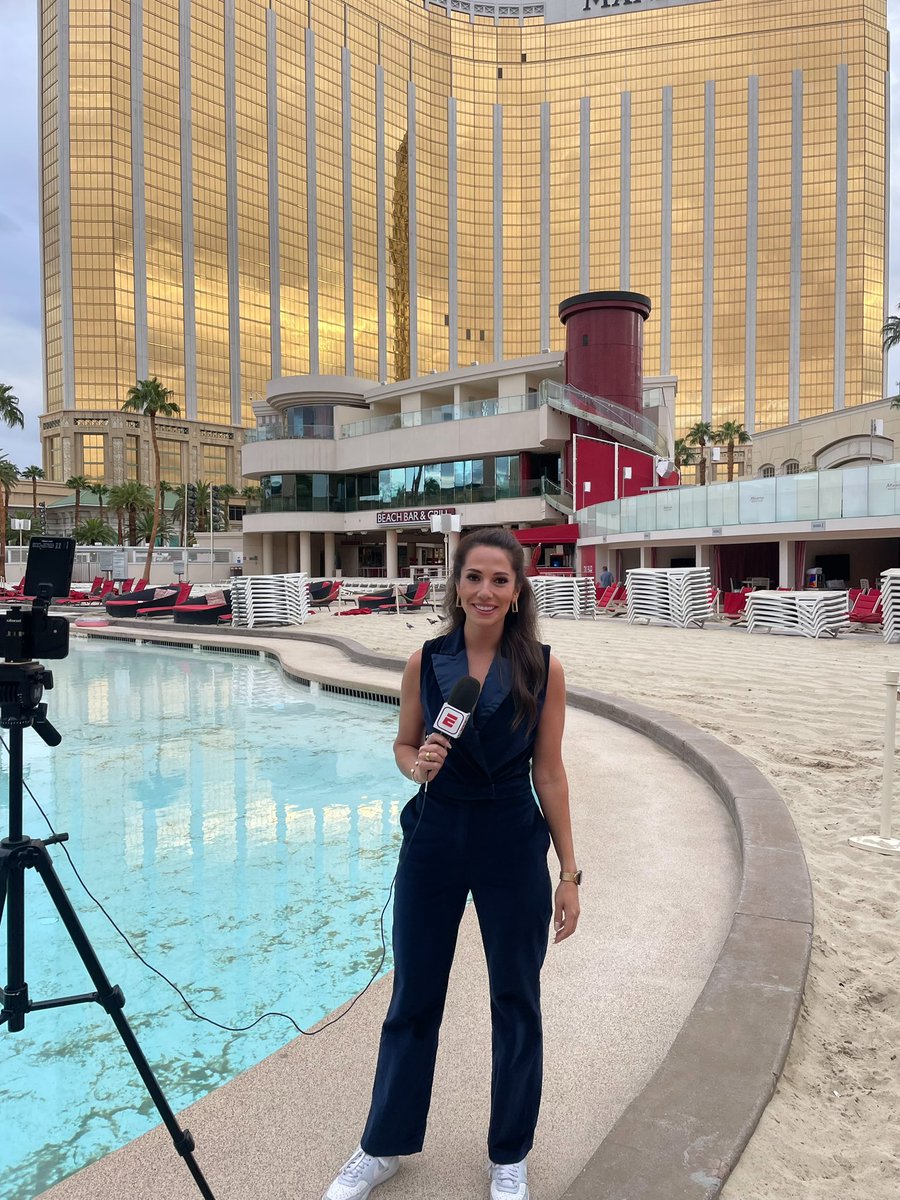 Courtney Cronin tweet media