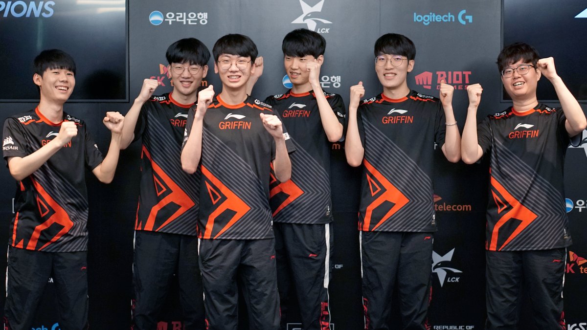 SauloSenaRodri1's tweet image. ATUALIZAÇÂO DOS GRIFFIN BOYS

Doran: 4 lck
Tarzan: 1 LPL
kanavi: 5 LPL 1 MSI 1 Asian games
Chovy: 5 LCK 2 MSI 1 asian games
Viper: 1 LPL 1 LCK 1 LCK cup 1 Wolrds 1 first stand
Lehends: 2 LCK 1 MSI

proxima atualização depois do worlds