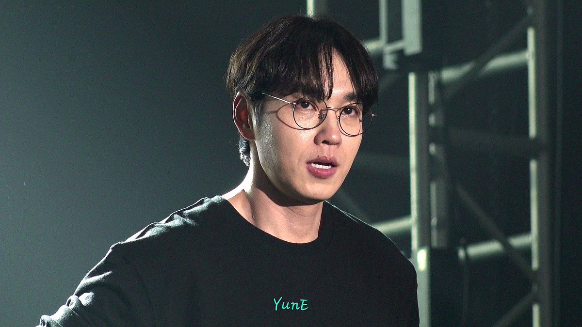 하.. 잘생겼다..