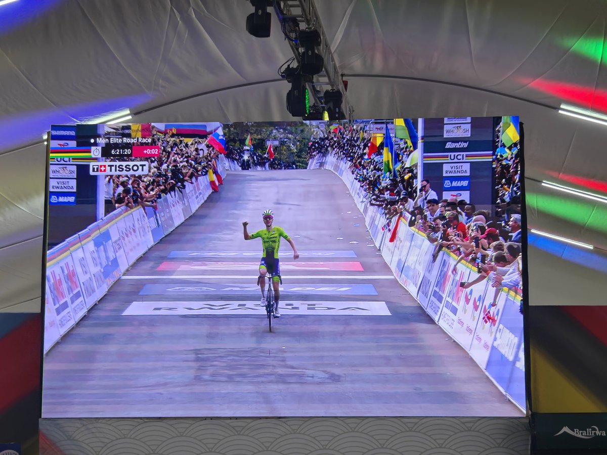 Adam Hansen tweet media