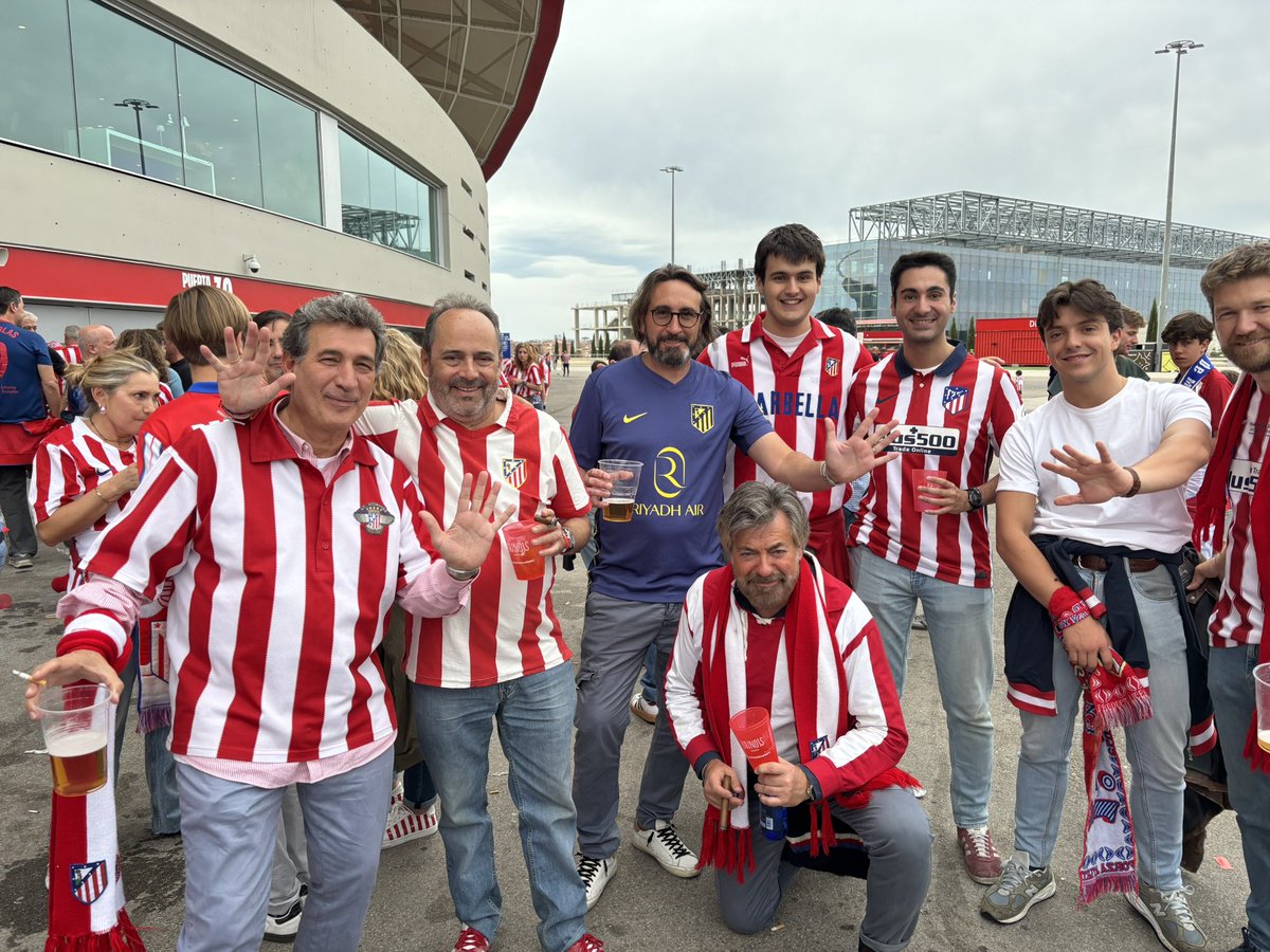 Somos felices, ya lo éramos antes de empezar el #AtletiRealMadrid … Y se nos nota.

#AúpaAtleti 🖐️ Blanco, ni el orujo.