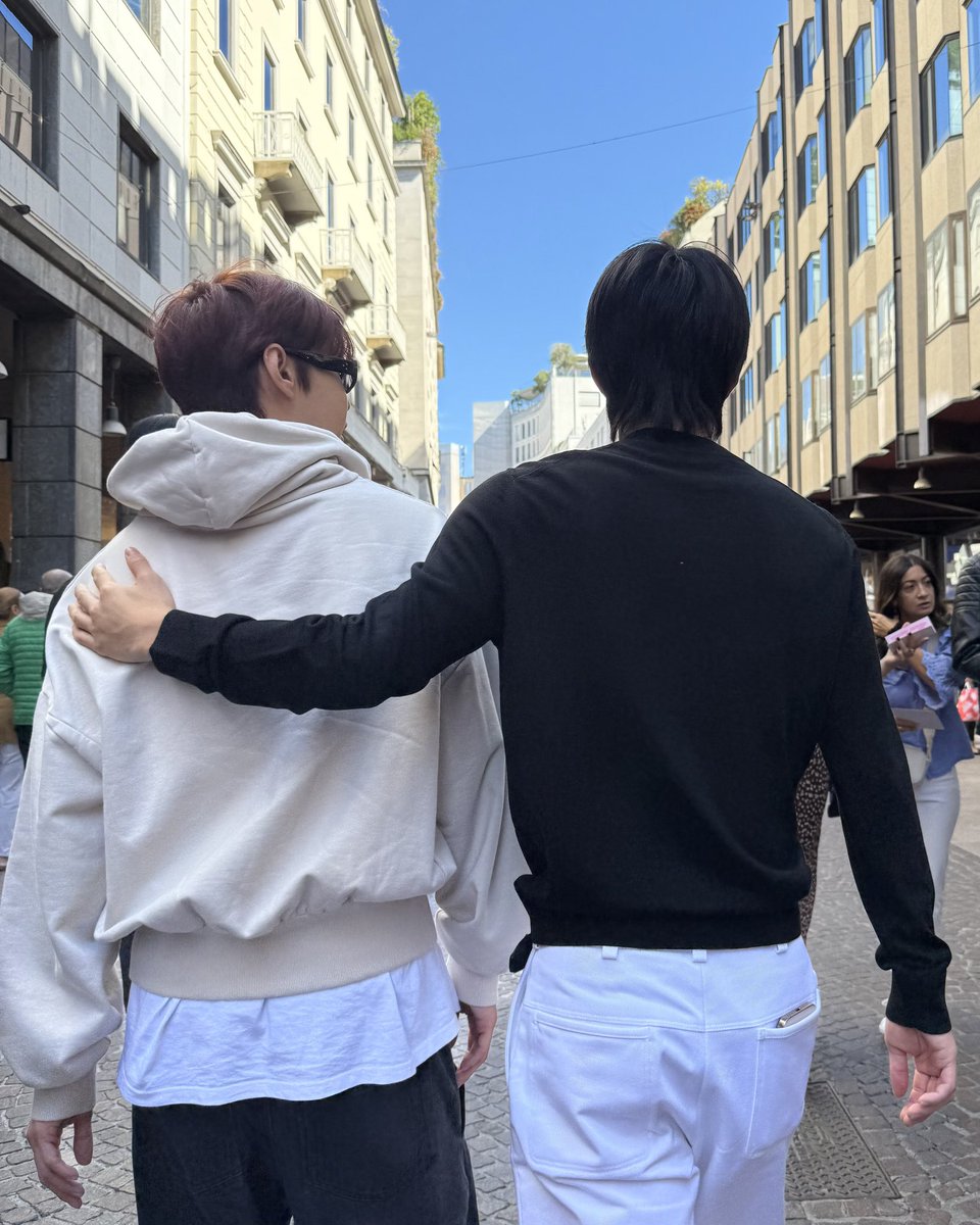 s2JWMD's tweet photo. ドヨンさんとジョンウが一緒にいるとドヨンさんが弟っぽくなることのファン https://t.co/X0dInRdP89