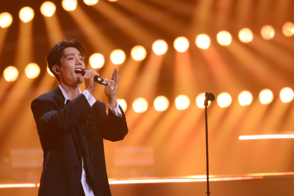 xzhansoul's tweet photo. Xiao Zhan's singing 整晚的音乐: Music All Night at the Greater Bay Area Film and Music Concert 2025 🌙

©: 新华社

XIAO ZHAN GBA MOON BALLAD
#XiaoZhanGBAFilmConcert25 #XiaoZhan https://t.co/RbrYCeaubP