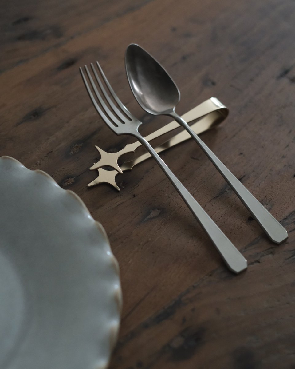 ミニトングがもしかしたらカトラリーレストにも使えるかもしれない…

そんな突拍子もないアイデアが出てくるのって、アルキメデスの時代からだいたいお風呂に入ってる時ですよね🛀💡