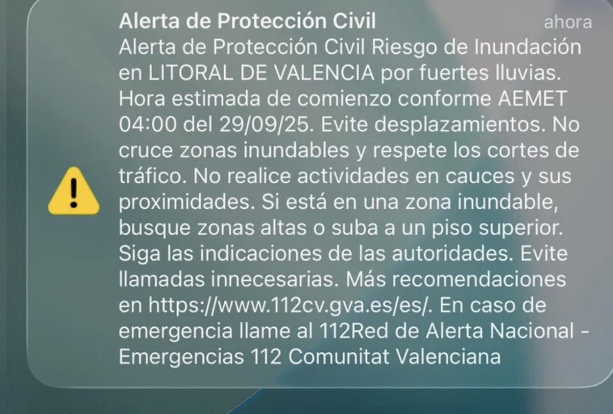 gabitorpic's tweet photo. @RealOviedo @Alsa_autobuses A la hora que habéis llegado, habréis visto un mensaje de protección civil?
Estamos en alerta Roja y se cancela todo.Para que venís y ponéis en riesgo a la gente,sois cómplices como @rfef @LaLiga esperemos que no pase nada mañana, pero avisados estabais antes de coger el avión! https://t.co/mKCmuoNLRV