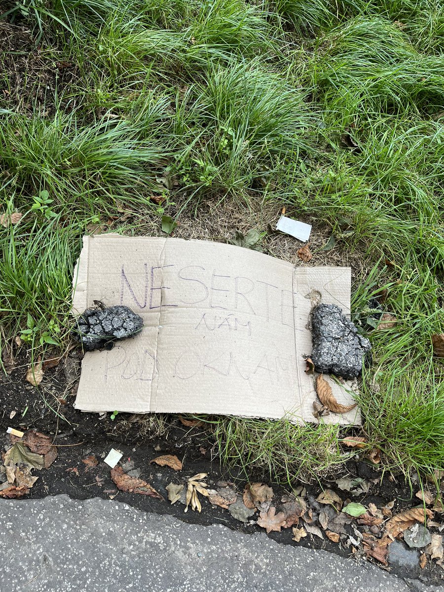 Na Pražskej majú asi problém 😀💩