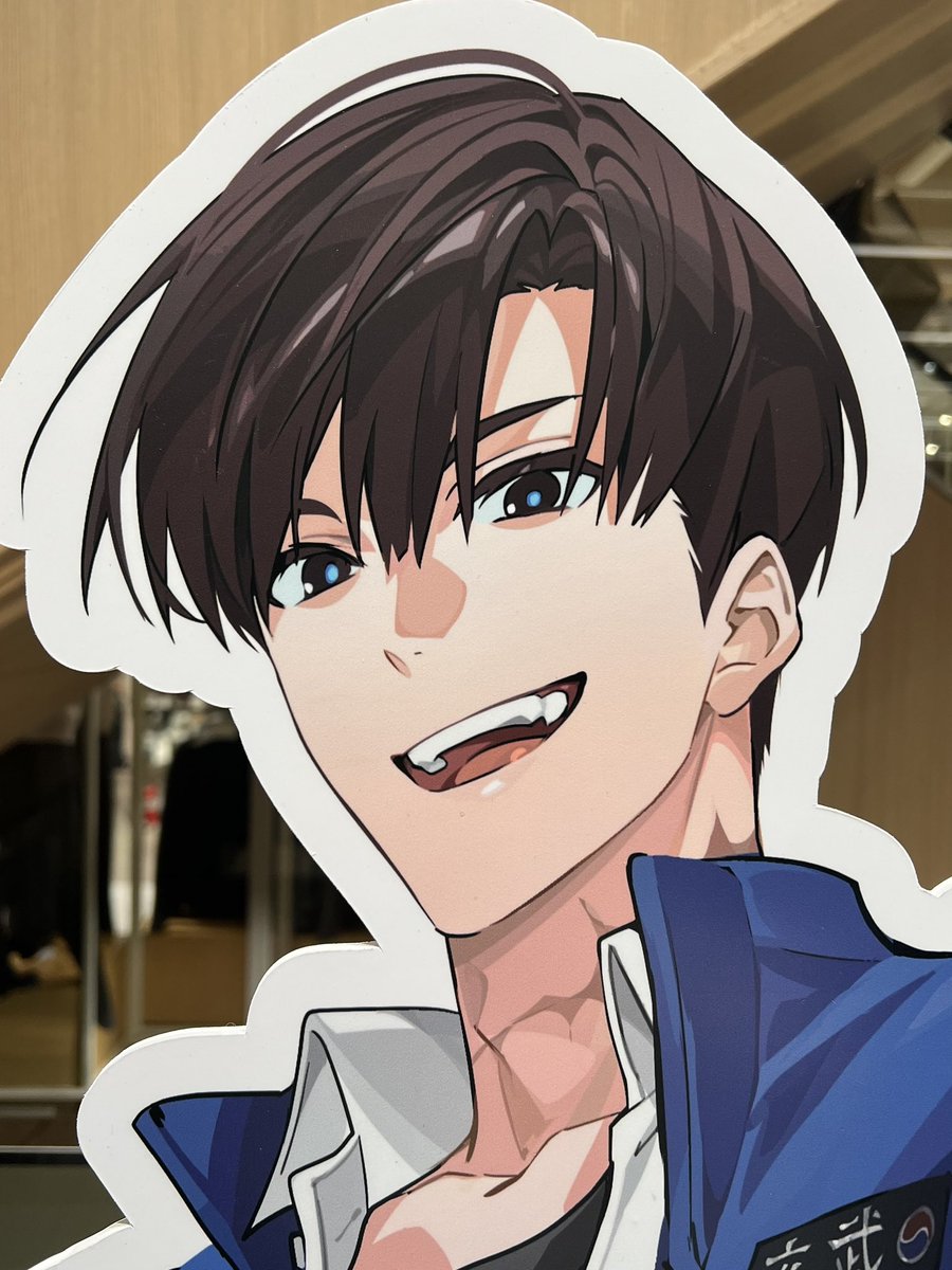 최랑 류 얼빡샷

류가 속눈썹이 더 풍성하고
최도 속눈썹 묘사가 있음

류는 전체적으로 숱이 많은거같고
빽빽.. 뻣뻣... 굵직... 이런 느낌인데
최는 겁나 살랑살랑하고 찰랑거림 ㅠㅠ