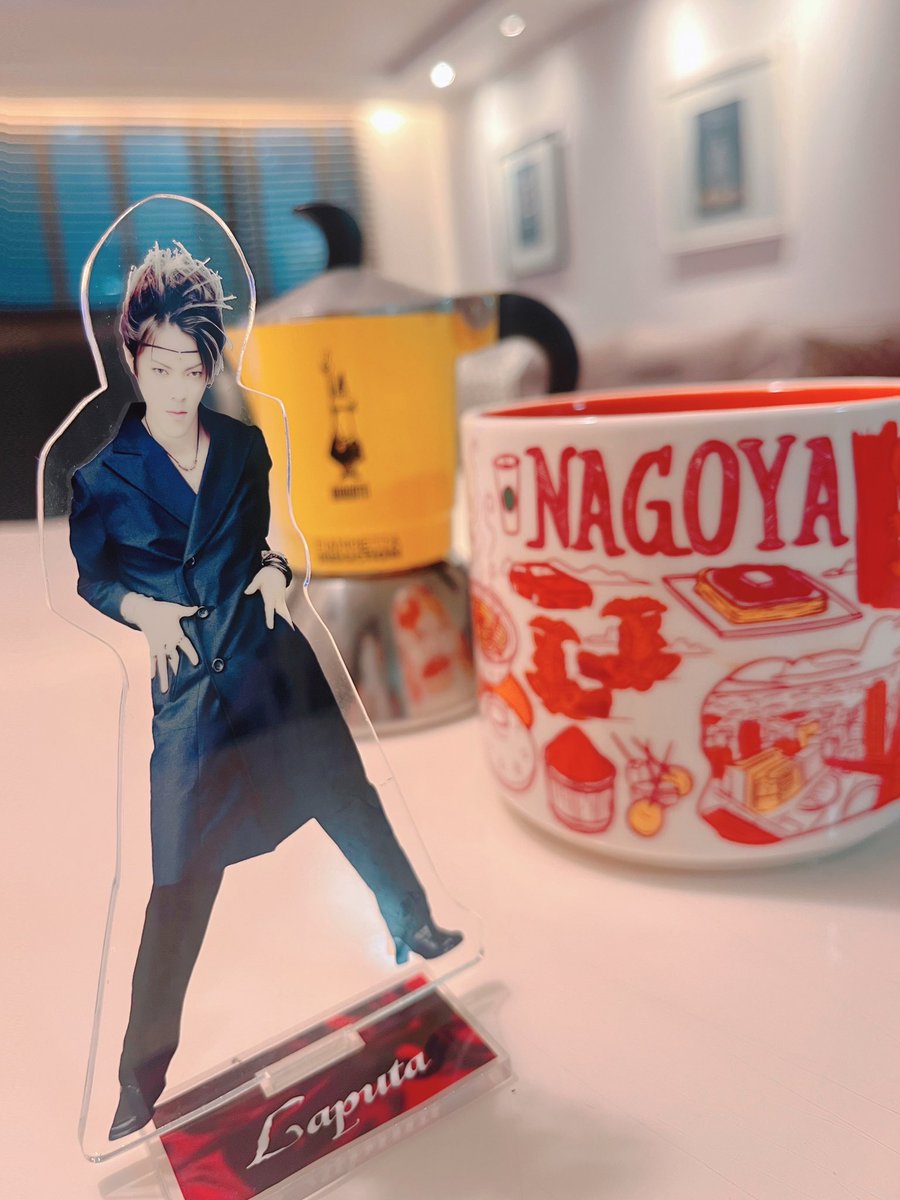 ina_everlasting's tweet photo. 帰宅後、一年前の名古屋から
空輸してきたスターバックスの
ビンデアシリーズ限定版だった
名古屋マグにコーヒーを静かに
淹れて飲んでいた途中。。結局
今日が「9月28日」という事実に
耐えられずほろよいで始まる夜
(今日はもう何も見られません;)
#ALLBURST https://t.co/AkIagt8sUl
