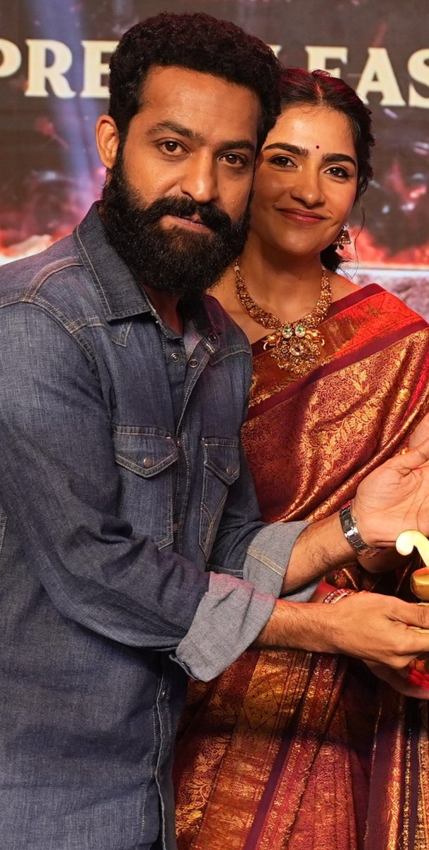 tarakviews's tweet photo. #NTRNeel Pair
#JrNTR &amp; #RukminiVasanth https://t.co/kANb5TzWjh