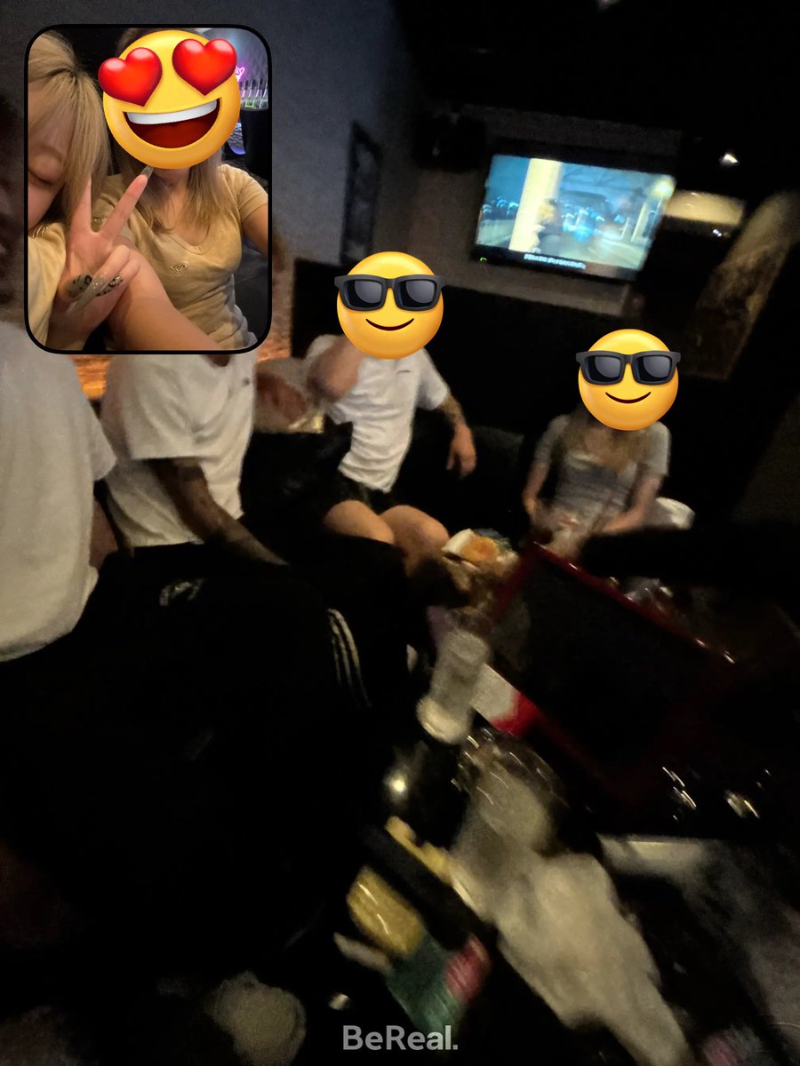 昨日の夜から朝までみんなで飲み明かして寝て起きて楽しすぎた♡
うちの友達はイケメンもかわい子ちゃんもいっぱいだね