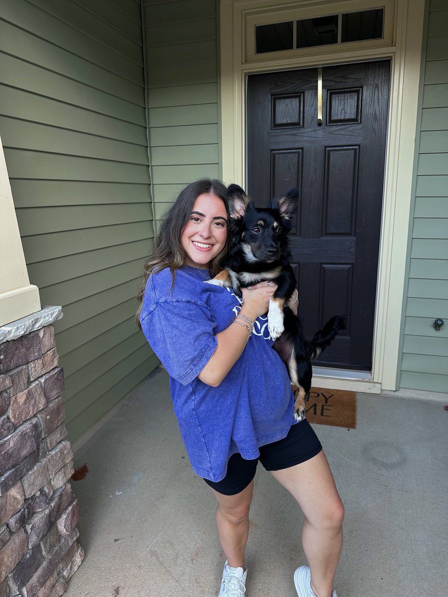 thechicagosares's tweet image. Meet Rudy, the newest addition to #Bears nation.
He’s #gameday ready!! 🐾🐻⬇️🧡