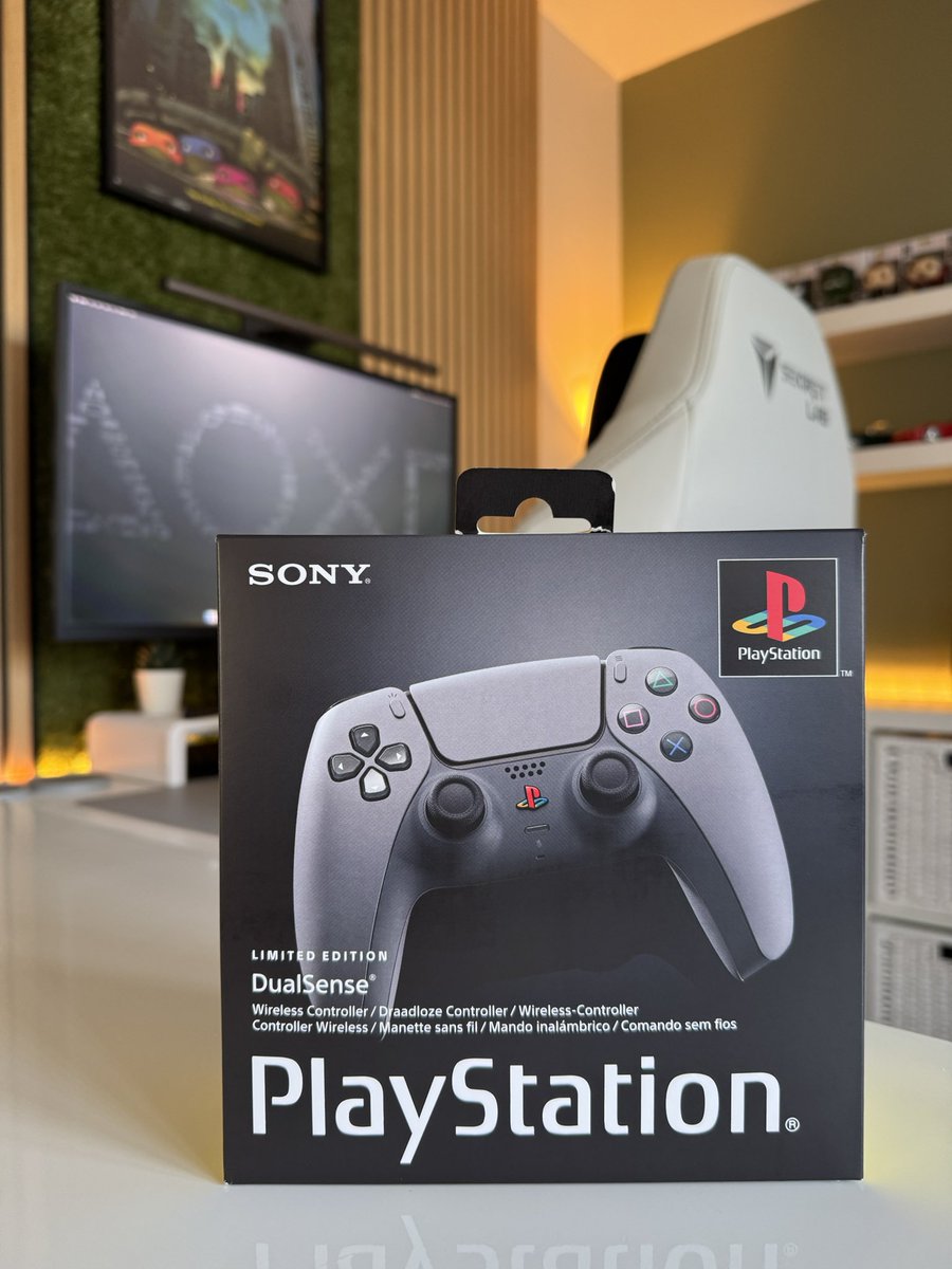 DarugeDigital's tweet photo. Playstations 30th Anniversary Limited Edition PS5 Controller 😍🎮

#sony #playstation #ps5 #30thanniversary #playstation30thanniversary #controller #ps5controller #tech #gaming https://t.co/Nbv90Zcl6i