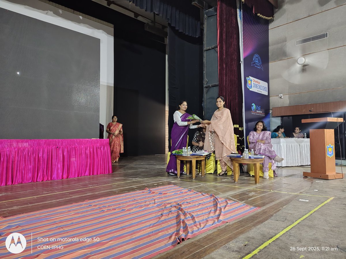 મહેસાણા ખાતેમાન.સચિવશ્રી તથા કમિશ્નરશ્રી મહિલા અને બાળવિકાસની અધ્યક્ષતામાં તથા જિલ્લા વિકાસ અધિકારીશ્રી,પોગ્રામ ઓફિસર સાહેબશ્રી તથા સીડીપીઓઓફિસરશ્રી વાલમ દ્વારા અમદાવાદ ઝોનનો પોષણસંગમ વર્કશોપ આયોજિત કરવામાં આવ્યો.જેમાં પોષણસંગમ એપ તથા"મારુંબાળકમારુંજતન"નુ માર્ગદર્શન આપવામાં આવ્યુ