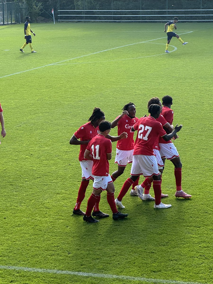 Le <a href="/SL16_FC/">SL16 Football Campus</a> gagne 4:2 face à l’Union ! Bon match avec un hattrick de René Mitongo et un pénalty de Calut.  #rscl

Godfroid, Assengue (Sa 79’), Nkuli, Kokora, Calut, Bonavita (Dacourt 67’), Sahabo, Kuavita (c), Akheddiou (Kalonji 60’), Mitongo (Ouedraogo 89’), Hammas (Traore 86’)