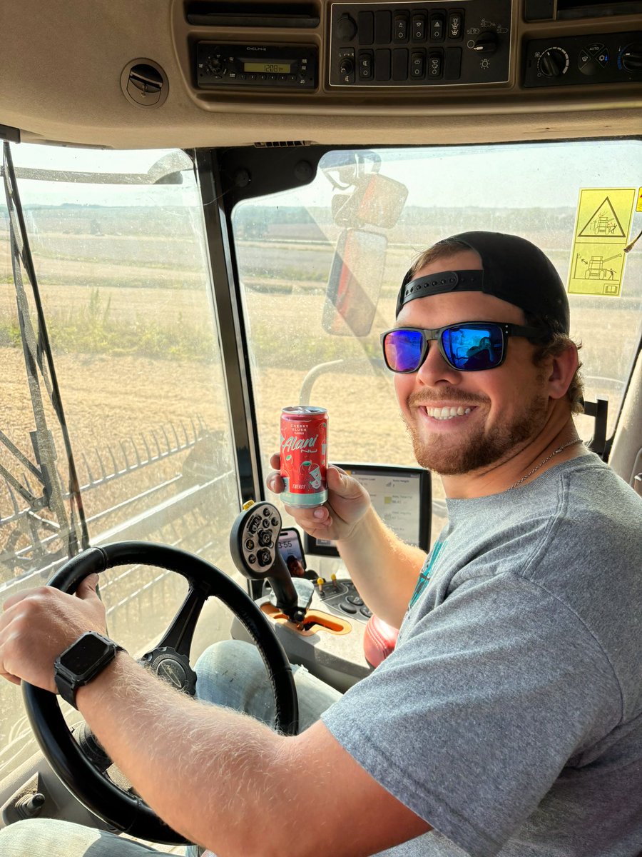 Long days, late nights, and endless rows! Thanks <a href="/AlaniNutrition/">Alani Nutrition</a> for fueling this farmer all fall long! 💪🍂 Any chance of a “Cornfield Crush” flavor this season? 🌽💛#AlaniNutrition #harvest25