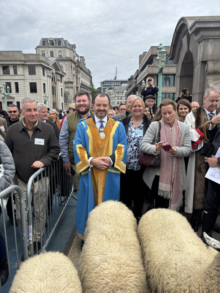 Jason Groves tweet media