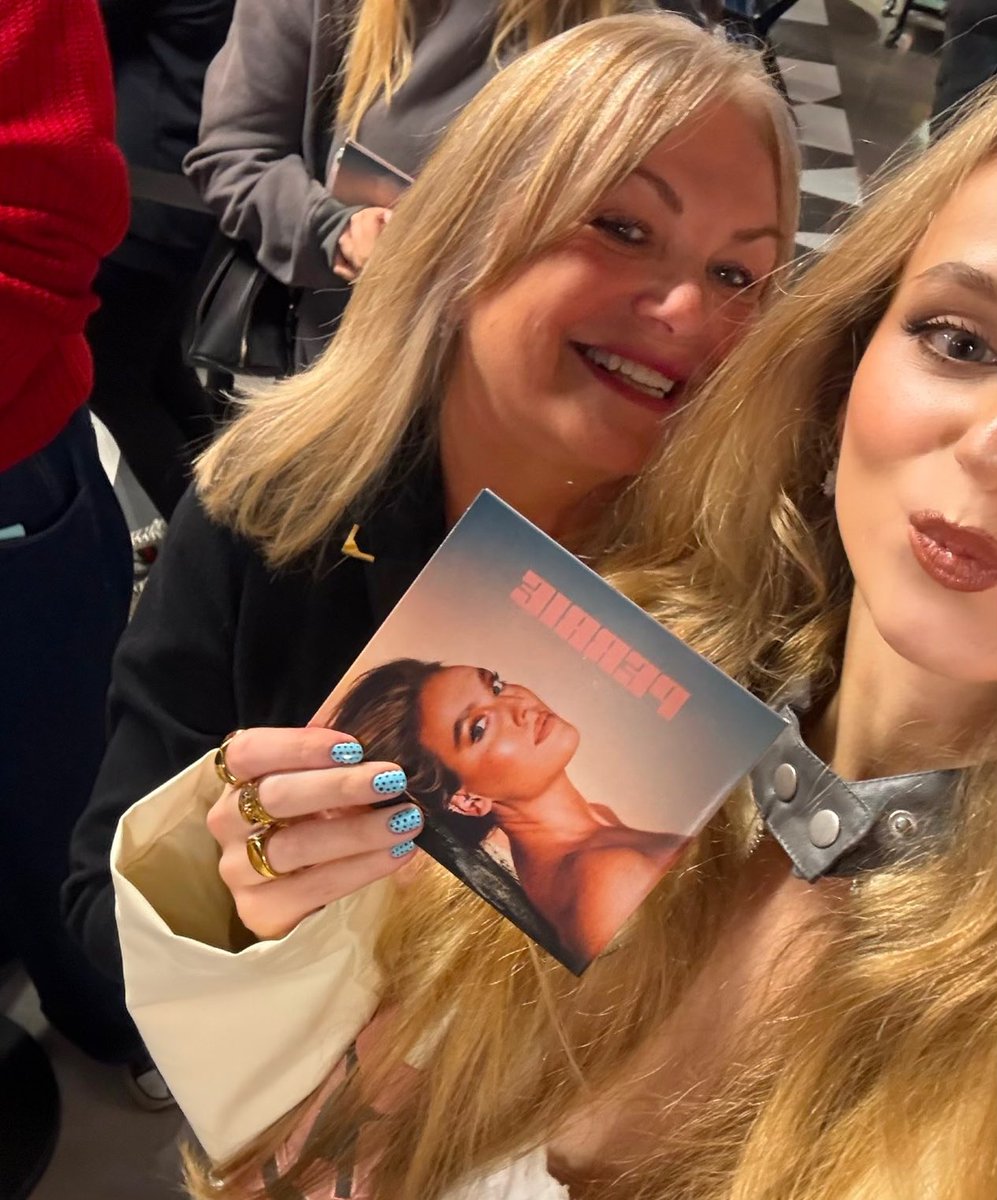 Perrie’s mom, iconic 🩷 Debs!!!! such a supportive mother <a href="/PerrieHQ/">Perrie HQ</a>