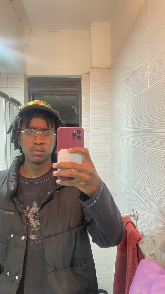 everybodycantbefamousmynigga tweet media