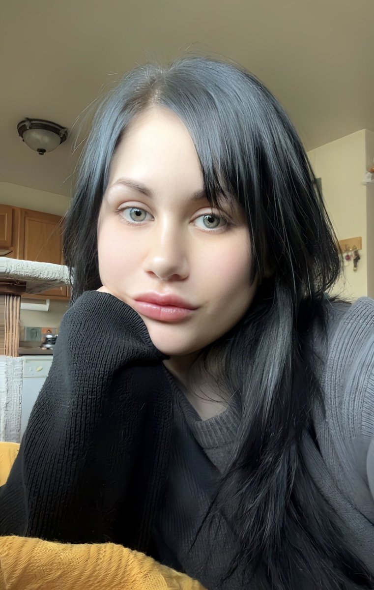 Your favorite deceivingly sweet foot Goddess is backkkk 

Show me how badly you missed me (let’s celebrate by making you hurt for me &lt;3 )