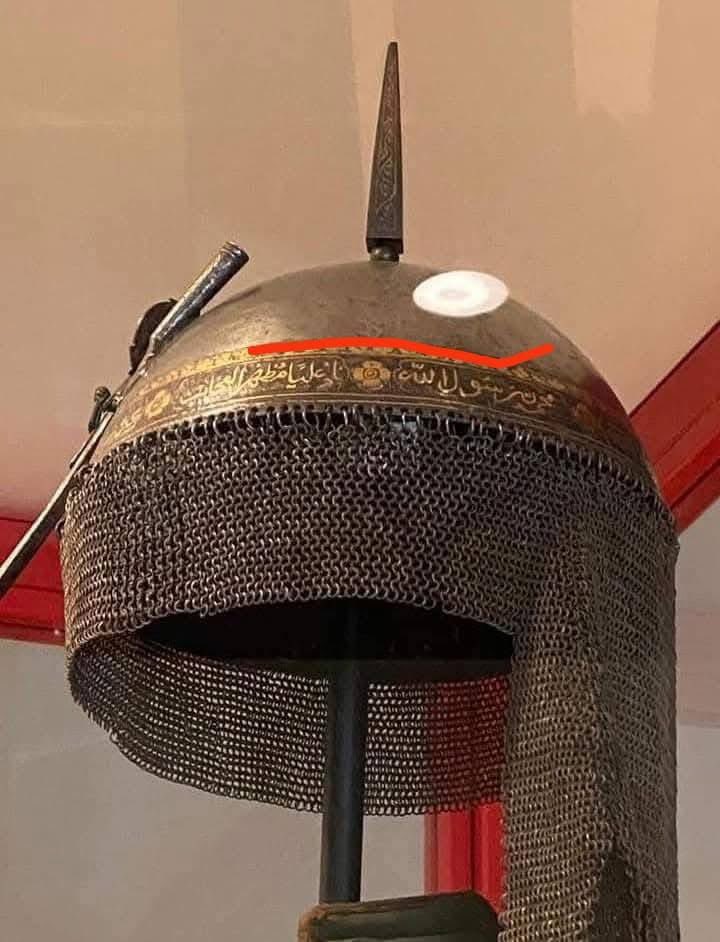 💥💥💥

**“Timur-Babür geleneğine ait bir miğfer üzerinde şu yazı yer alıyor 17yy.:
لا إله إلا الله محمد رسول الله علي ولي الله

(La ilahe illallah, Muhammedun Resulullah, Aliyyen Veliyyullah)”**