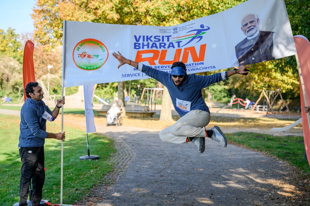 IndinNederlands's tweet photo. 🇮🇳 #ViksitBharat Run in The Hague 🇳🇱
Running with purpose — for service, sustainability, and swachhata.

Embassy of India organised a Viksit Bharat Run 2025 at Westbroekpark, The Hague on 28 Sept where we were joined by Indian & Dutch community members including a number of youth & children.  Together, we carry India’s vision of a developed, clean, and caring future to the world. 🌍
#ViksitBharat2047 #RunForViksitBharat #SwachhBharat #AmritKaal #SevaPakhwada 
@PMOIndia @MEAIndia @mybharatgov @diaspora_india @YASMinistry