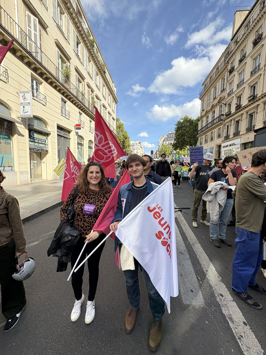 Aujourd’hui mobilisée avec les camarades socialistes 🌹aux côtés des associations féministes pour défendre le droit à l’avortement 💜
Puis présente à la #MarcheDesRésistances, aux côtés d’associations écologistes, pour le climat et la justice sociale 🌍✊
