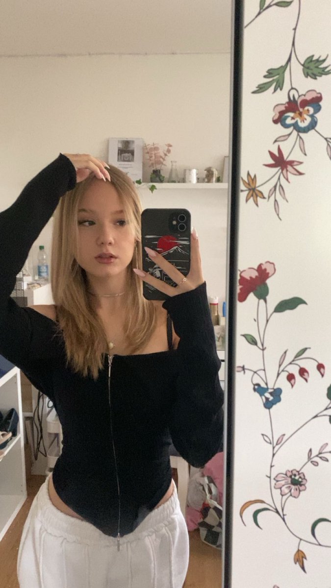 Alina BOT tweet media