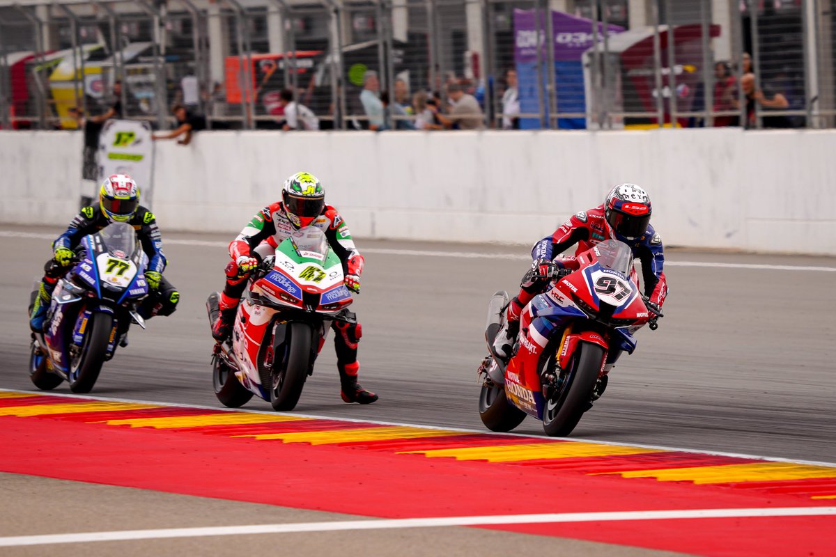 hrc_worldsbk's tweet photo. Top 10s ✔️
Satisfaction ❌
#Honda #HRC #WorldSBK https://t.co/BgEbxdoWrm