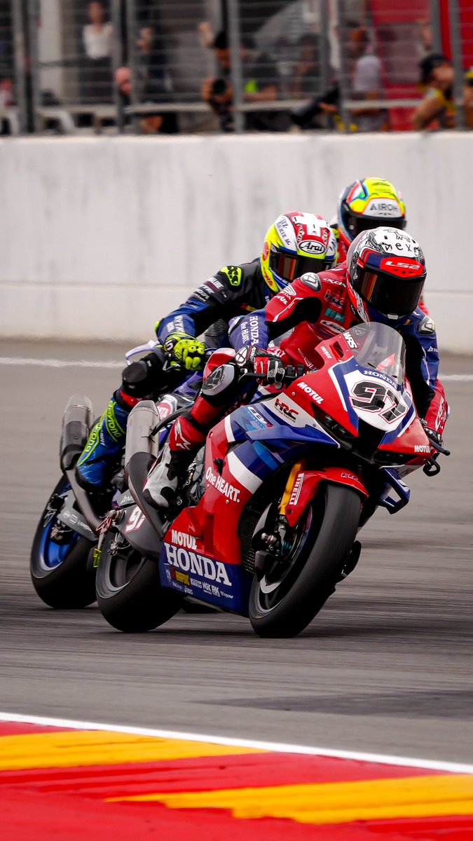hrc_worldsbk's tweet photo. Top 10s ✔️
Satisfaction ❌
#Honda #HRC #WorldSBK https://t.co/BgEbxdoWrm