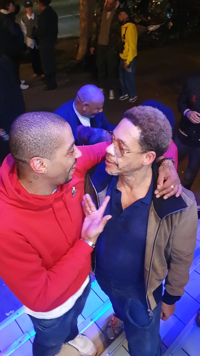 Environ 30ans qu'on me dit  " tu ressemble a @joeystarr " la preuve en photo que non 😂   !  Rappeur,acteur,c'est le grand joey quoi!! 👏🏽 👏🏽